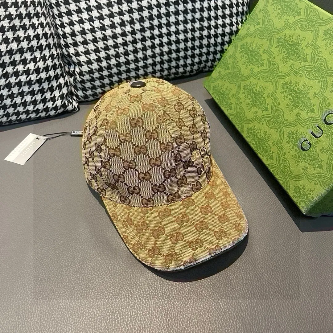 P900,000 classic model shipped! ,, Gucci (Gucci) classic original baseball cap 😍😍 small gold embroidery, 1:1 mold opening and customization at the counter, the highest version, original canvas + first-layer cowhide, pure cotton lining, light and breathable! Photographed in real life, suitable for men and women in all seasons, basic head circumference 56cm, adjustable patches.