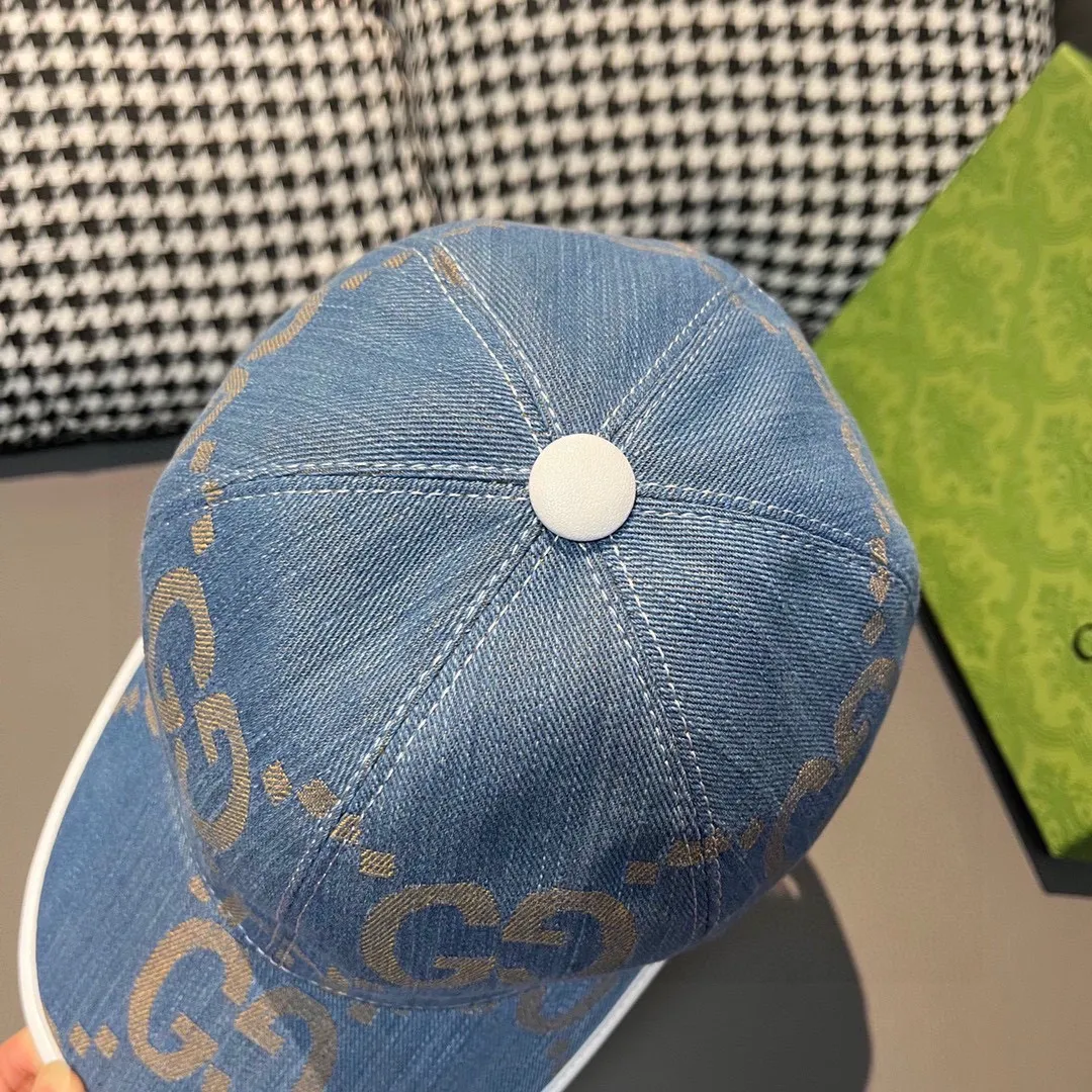 🉐️90, Gucci Gucci's new original baseball cap, large double G, 1:1 mold opening and customization at the counter, perfect pattern, original canvas fabric + first-layer cowhide, light and breathable! The basic head circumference is 56cm, and the patch is adjustable.