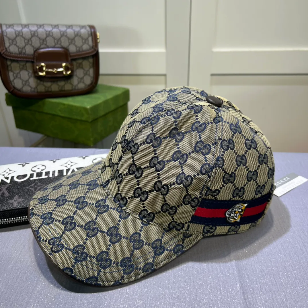 P80💰10,000-year-old classic model shipped! Gucci (Gucci) classic original baseball cap 😍😍Customized at the 1:1 counter mold, the highest version, original canvas + first layer of cowhide, pure cotton lining, light and breathable! Photographed in real life, suitable for men and women in all seasons, basic head circumference 56cm, adjustable patches.