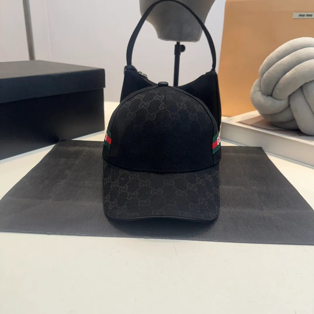 P52 GUCCI Gucci baseball cap👒 The workmanship is very exquisite, high-end and classy! Low-key luxury, easy to carry!