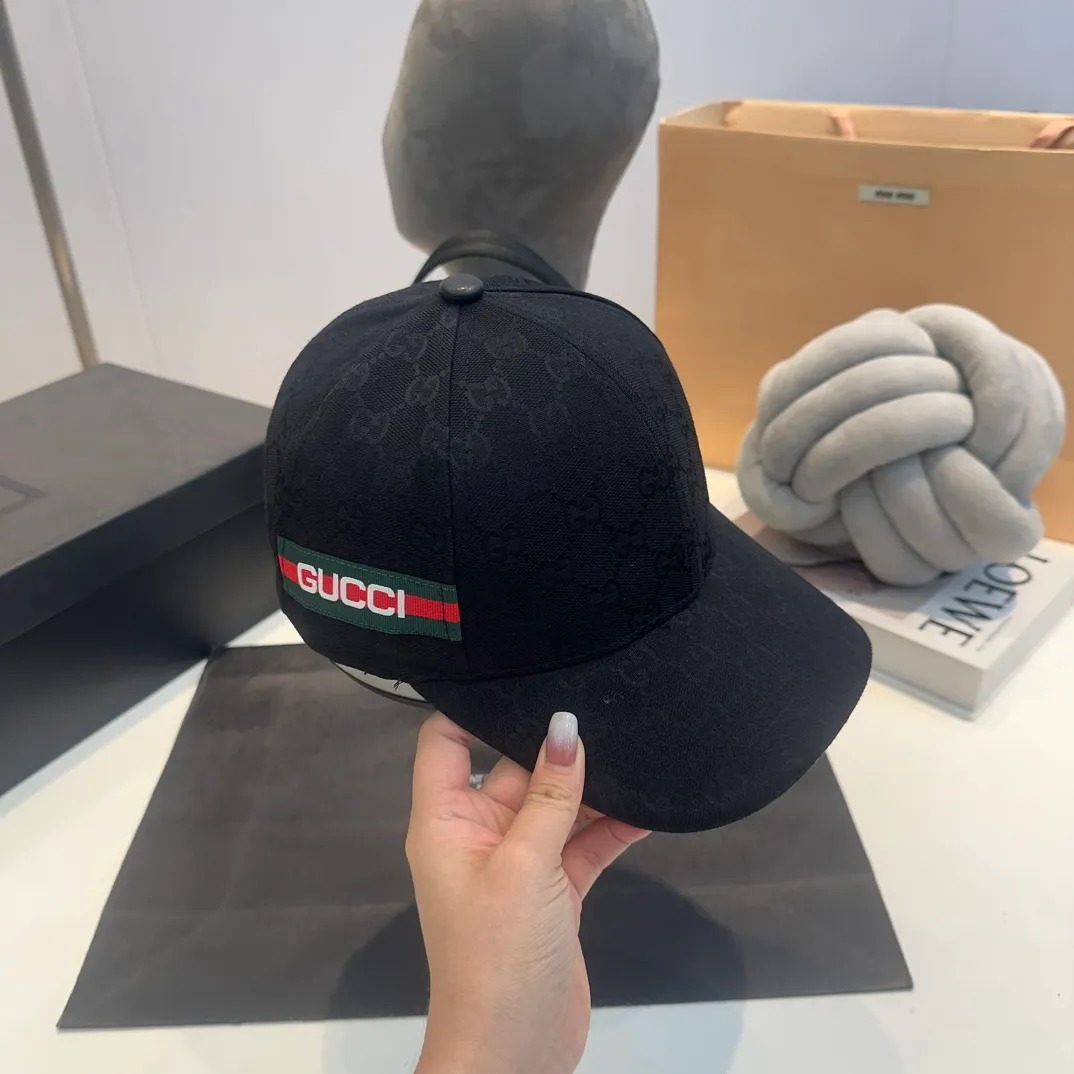 P52 GUCCI Gucci baseball cap👒 The workmanship is very exquisite, high-end and classy! Low-key luxury, easy to carry!