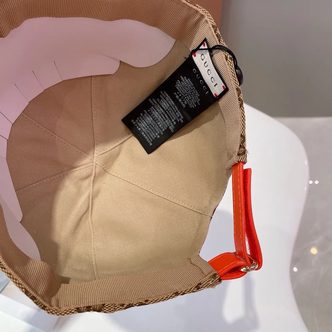 P60 new model shipped! Gucci (Gucci) new baseball cap, the latest model from the counter, embroidery, 1:1 mold customization, original breathable canvas fabric + first layer of cowhide, perfect details, original quality, exclusive physical shooting, suitable for men and women. ,