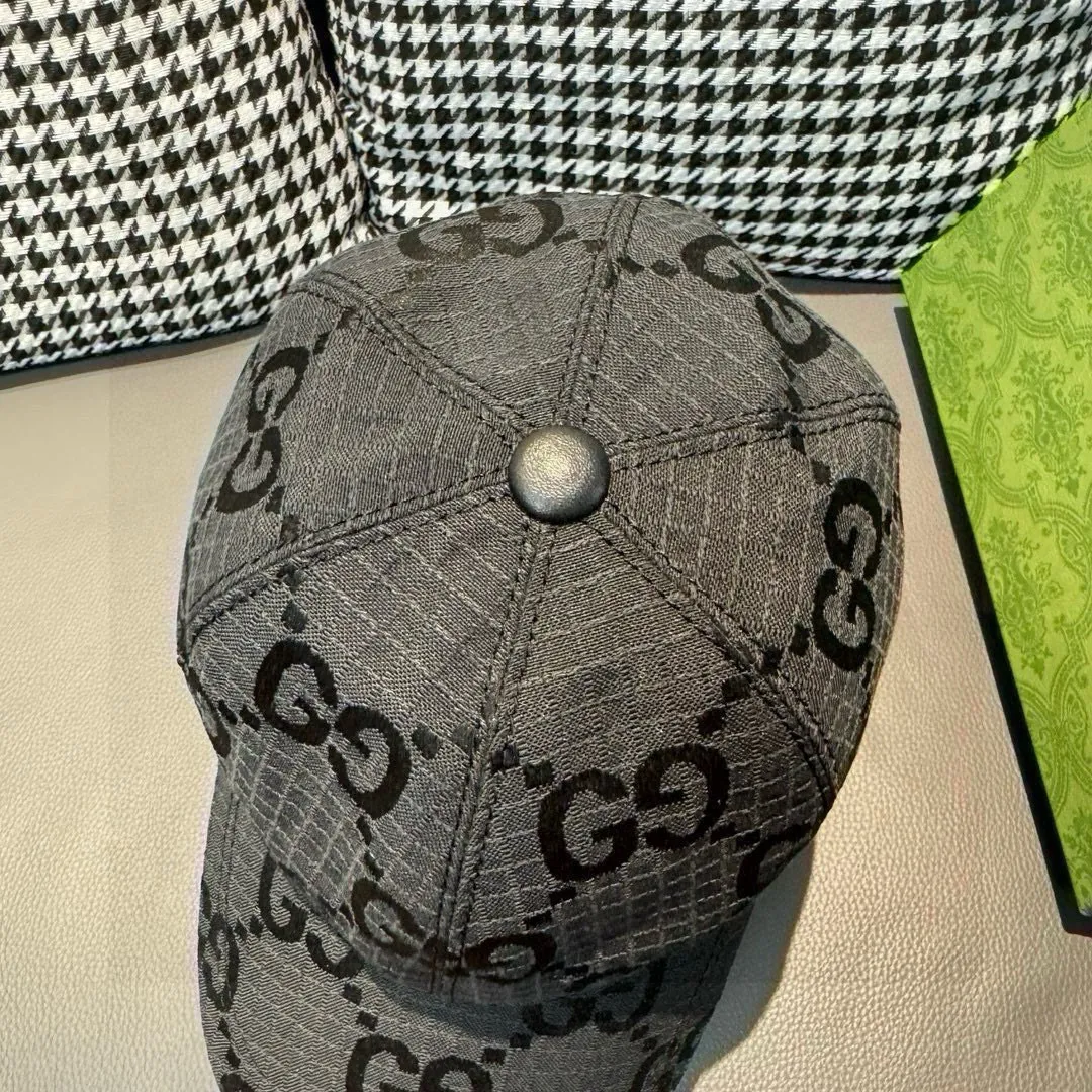 p90 New model shipped from official website. Gucci's latest original baseball cap, large double G, 1:1 mold customization at the counter, perfect alignment, original canvas fabric + first-layer cowhide, light and breathable! The basic head circumference is 56cm, and the patch is adjustable.