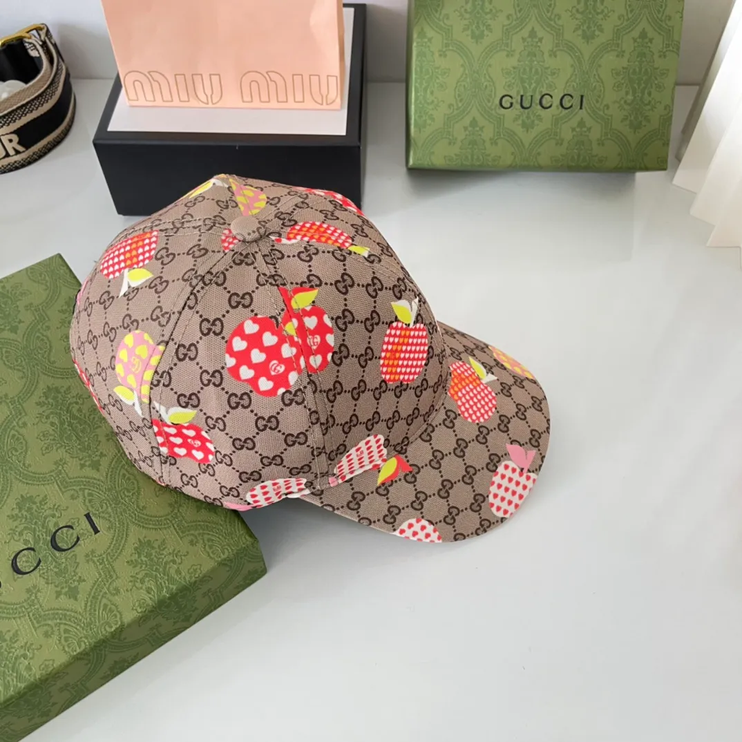 Special batch of 60 GUCCI fisherman hats🧢New product from the official website, baseball caps, original quality, very popular 🔥🎩 The craftsmanship is very exquisite, high-end and classy! Low-key luxury, easy to carry! Running volume!