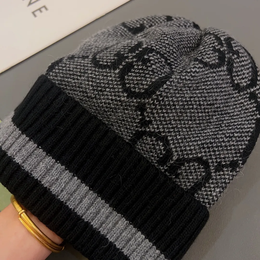 Special batch of 90 Gucci-new towel knitted woolen hat. The hot-selling knitted hat at the counter, super beautiful gg letters. Highly elastic knitted fabric, babies of any head shape can wear it with their eyes closed.