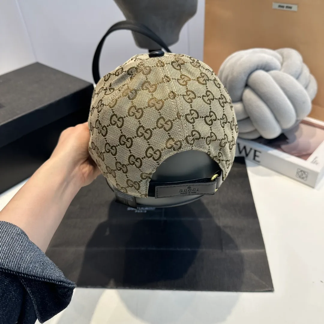 P60 Gucci (Gucci) classic original baseball cap😍Customized with 1:1 mold opening at the counter, the highest version, the original canvas is light and breathable! Photographed in real life, suitable for men and women in all seasons, basic head circumference 56cm, adjustable patches.