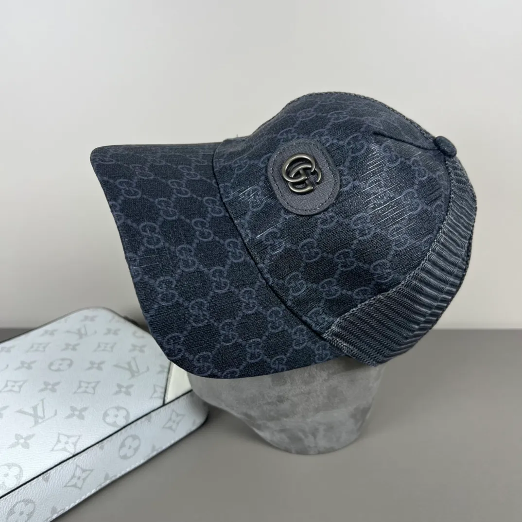 P56💰Gucci Baseball Cap♥️GUCCI🧢Official website new product, baseball cap, original quality, hot arrival 🔥🎩 The craftsmanship is very exquisite, high-end and classy! Low-key luxury, easy to carry! Running volume!