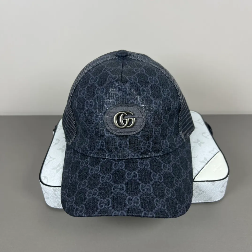 P56💰Gucci Baseball Cap♥️GUCCI🧢Official website new product, baseball cap, original quality, hot arrival 🔥🎩 The craftsmanship is very exquisite, high-end and classy! Low-key luxury, easy to carry! Running volume!