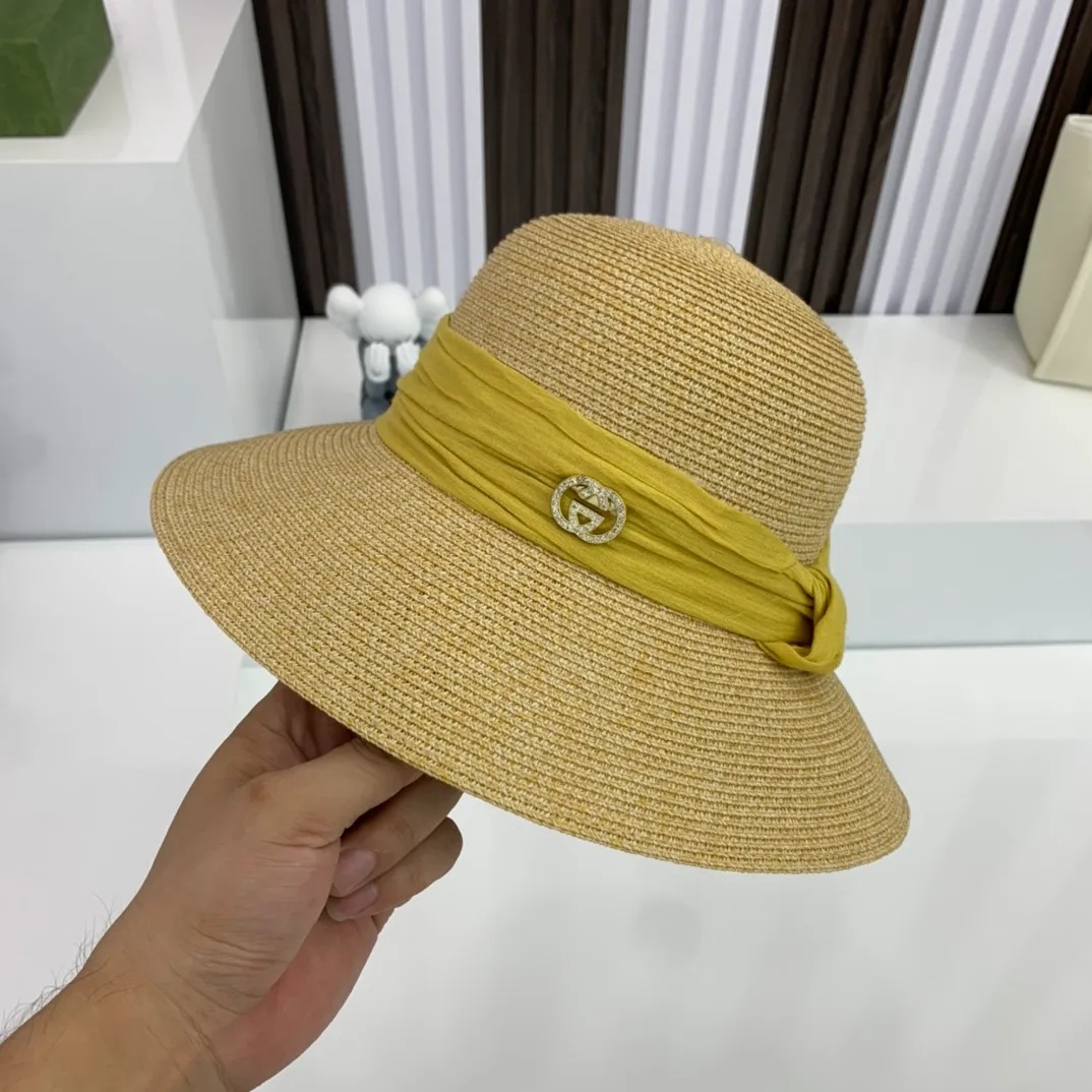 P110 GUCCI summer UV sun protection hat, made of Japanese soft foldable ultra-fine paper straw, simple sunshade and face-slimming fisherman straw hat, foldable, easy to carry when traveling. Material 100% Japanese paper straw, head circumference 57