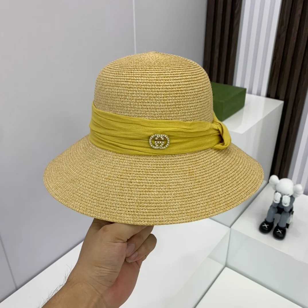 P110 GUCCI summer UV sun protection hat, made of Japanese soft foldable ultra-fine paper straw, simple sunshade and face-slimming fisherman straw hat, foldable, easy to carry when traveling. Material 100% Japanese paper straw, head circumference 57