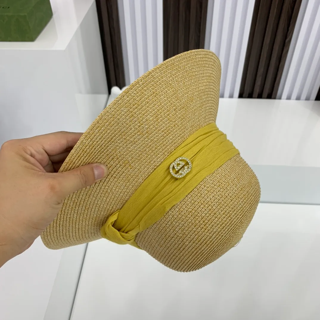 P110 GUCCI summer UV sun protection hat, made of Japanese soft foldable ultra-fine paper straw, simple sunshade and face-slimming fisherman straw hat, foldable, easy to carry when traveling. Material 100% Japanese paper straw, head circumference 57