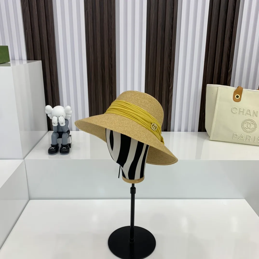 P110 GUCCI summer UV sun protection hat, made of Japanese soft foldable ultra-fine paper straw, simple sunshade and face-slimming fisherman straw hat, foldable, easy to carry when traveling. Material 100% Japanese paper straw, head circumference 57