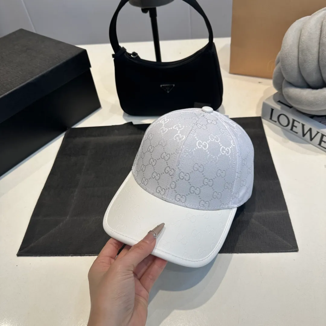 P56 Gucci Baseball Cap♥️GUCCI🧢New product from the official website, baseball cap, original quality, hot arrival 🔥🎩 The craftsmanship is very exquisite, high-end and classy! Low-key luxury, easy to carry! Running volume!