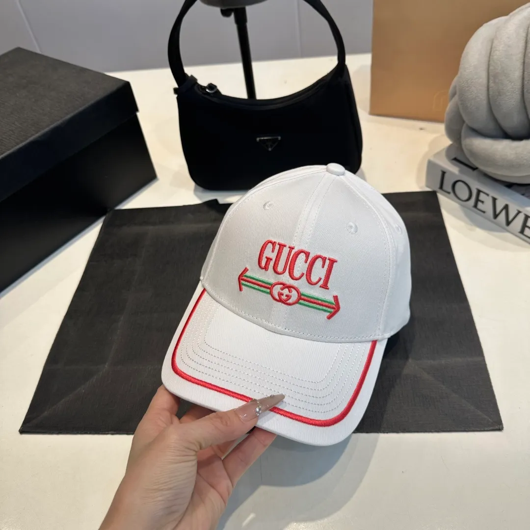P56 Gucci Baseball Cap GUCCI official website new product, baseball cap, original quality is very popular, the workmanship is very exquisite, high-end atmosphere and class! Low-key luxury, easy to carry! Running volume!