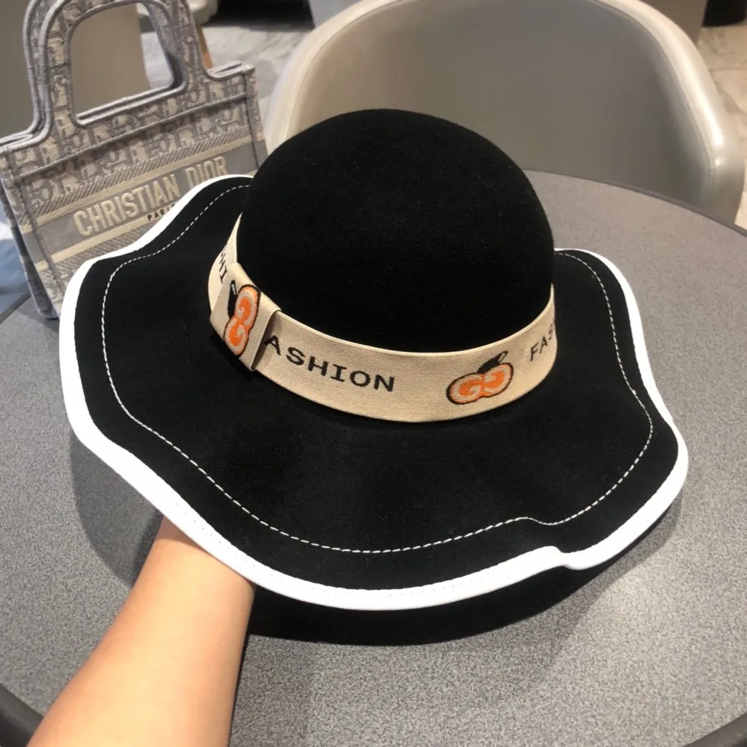 P250 GUCCI counter’s new logo GG wool style bowler hat, large wavy edge bowler hat, fashionable street auction item, a must-have artifact for goddesses, very versatile!