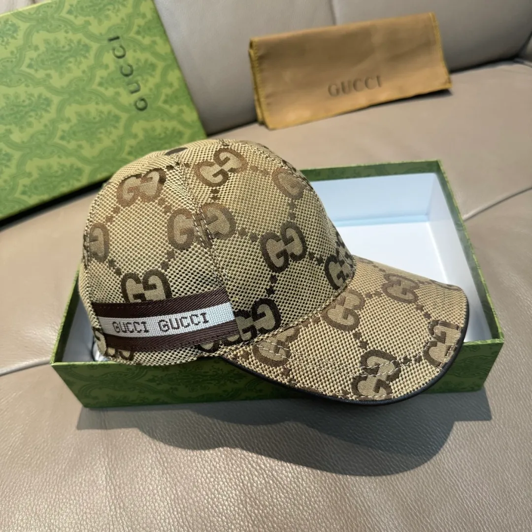 p90., Gucci Gucci’s new original baseball cap, large double G, 1:1 mold opening and customization at the counter, perfect matching pattern, original canvas fabric + first-layer cowhide, light and breathable! The basic head circumference is 56cm, and the patch is adjustable.