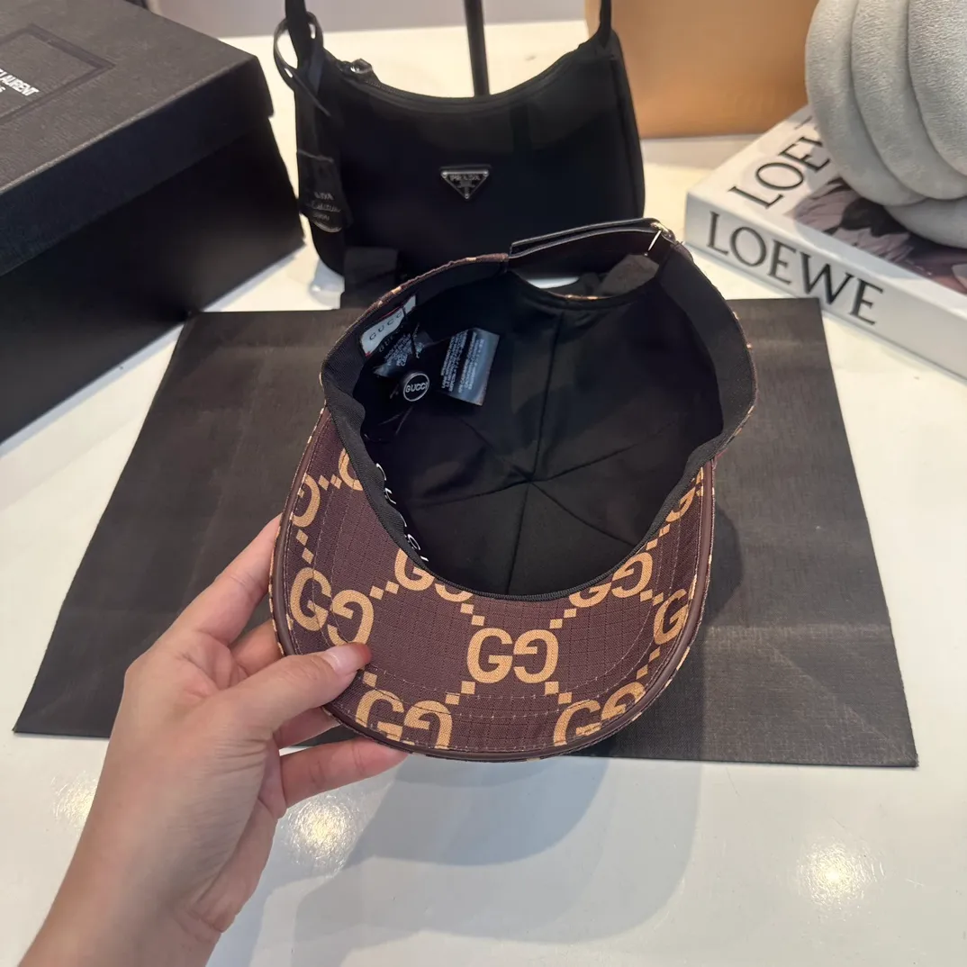 P60 GUCCI 2024 official website baseball cap, original quality is very popular 🔥🎩 The craftsmanship is very exquisite, high-end and classy! Low-key luxury, easy to carry! Running volume!