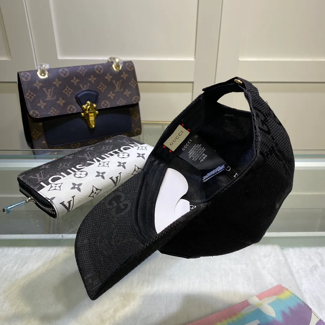 P70💰Gucci Baseball Cap GUCCI🧢Original quality is now available 🔥🎩 The craftsmanship is very exquisite, high-end and classy! Low-key luxury, easy to carry! Running volume! 【68211469】
