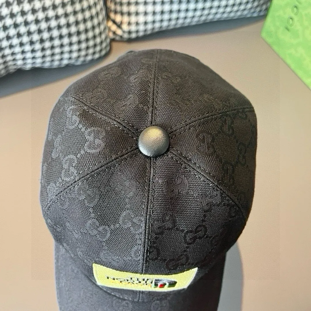 P90, Gucci's new original baseball cap, North Face embroidery! Counter 1:1, imported canvas + first-layer cowhide, popular for purchasing, versatile style for men and women, great quality! The basic head circumference is 56cm, and the patch is adjustable.
