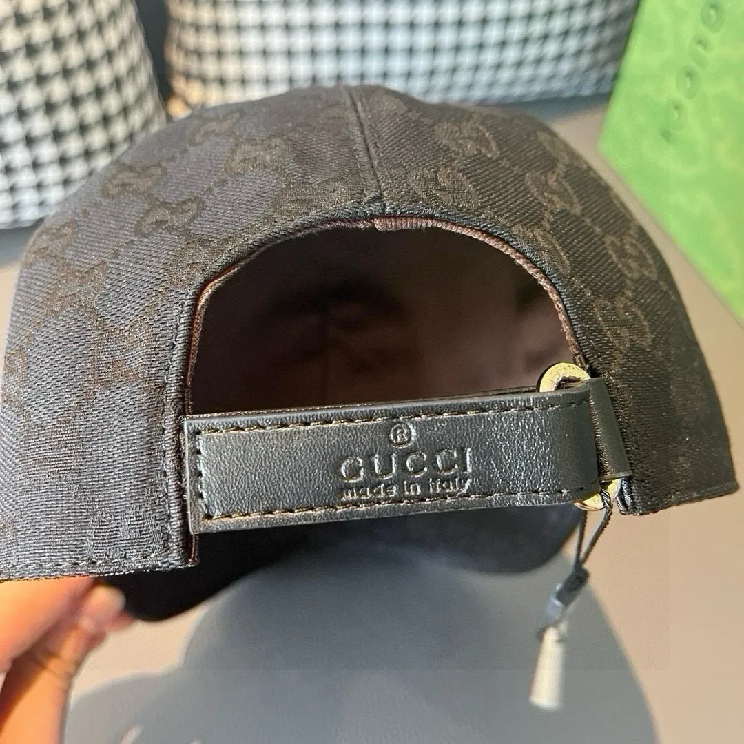 P90, Gucci's new original baseball cap, North Face embroidery! Counter 1:1, imported canvas + first-layer cowhide, popular for purchasing, versatile style for men and women, great quality! The basic head circumference is 56cm, and the patch is adjustable.