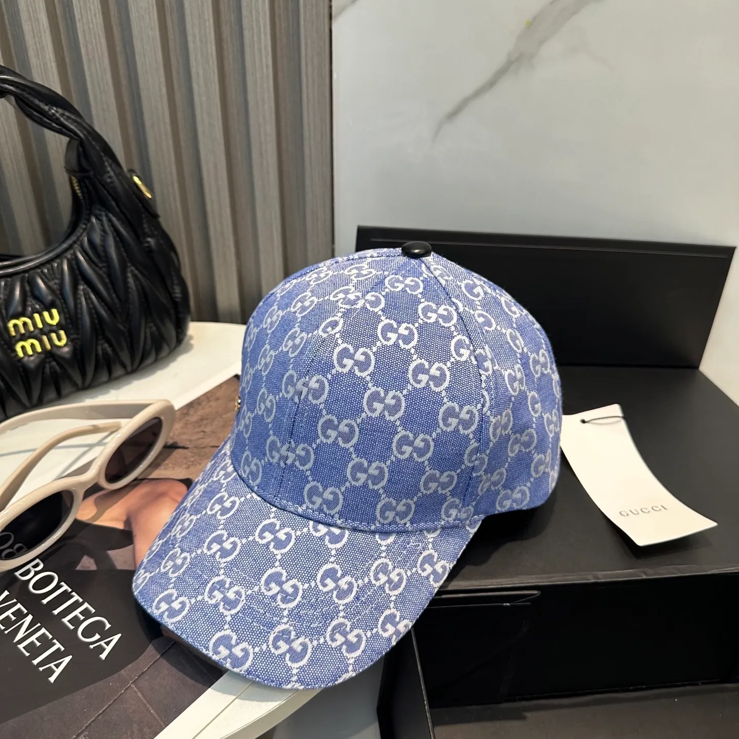P60 Gucci (Gucci) classic original baseball cap😍Customized with 1:1 mold opening at the counter, the highest version, the original canvas is light and breathable! Photographed in real life, suitable for men and women in all seasons, basic head circumference 56cm, adjustable patches.
