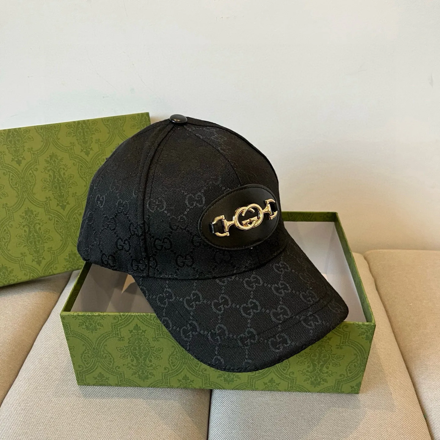 P60 Gucci Baseball Cap♥️GUCCI🧢New product from the official website, baseball cap, original quality, very popular 🔥🎩 The craftsmanship is very exquisite, high-end and classy! Low-key luxury, easy to carry! Running volume!