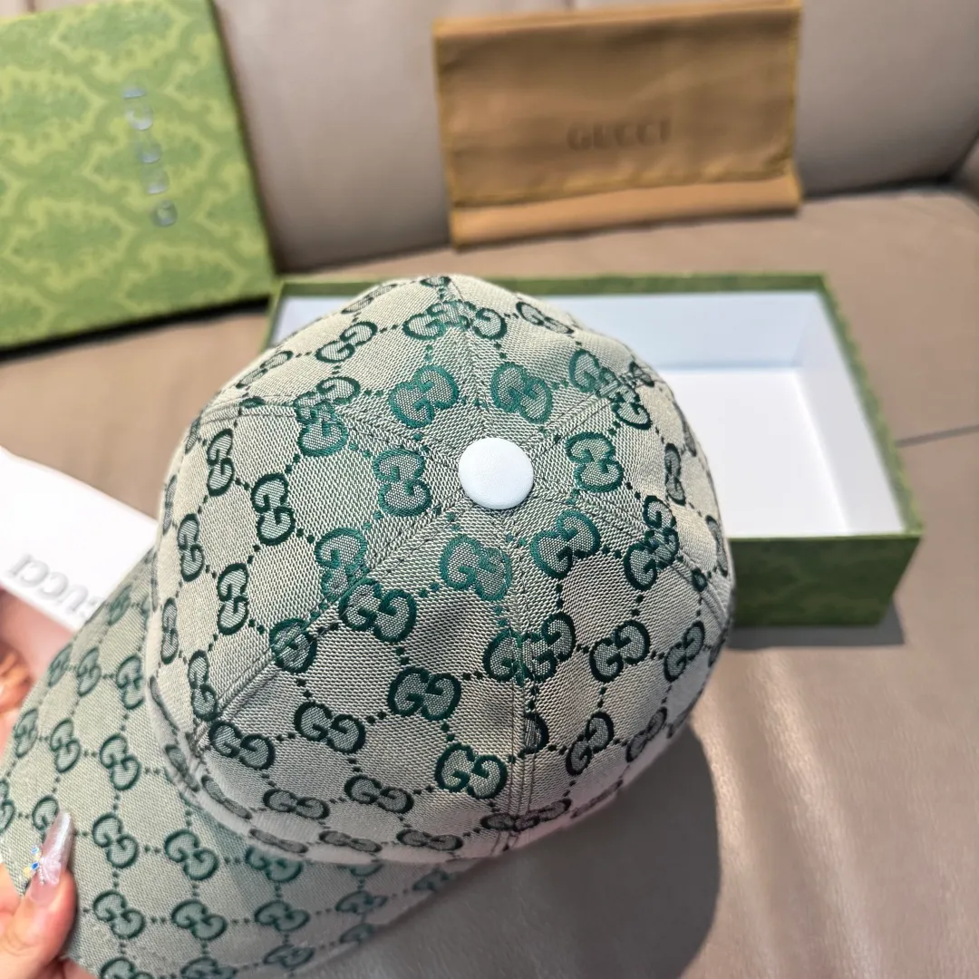 P90., Gucci (Gucci) new original baseball cap, metal small double G, the latest model at the counter, 1:1 mold customization, genuine mold hardware, original canvas fabric + first-layer cowhide, original quality! The quality is great, the basic head circumference is 56cm, and the patch is adjustable.