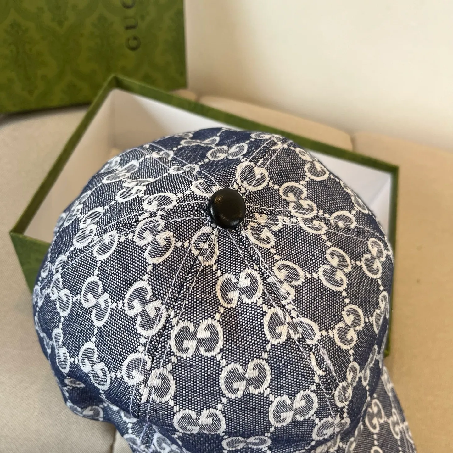 P60 Gucci Baseball Cap♥️GUCCI🧢New product from the official website, baseball cap, original quality, very popular 🔥🎩 The craftsmanship is very exquisite, high-end and classy! Low-key luxury, easy to carry! Running volume!