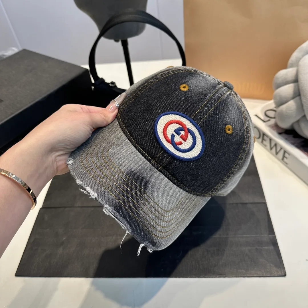 P60 Gucci Baseball Cap♥️GUCCI🧢New product from the official website, baseball cap, original quality, very popular 🔥🎩 The craftsmanship is very exquisite, high-end and classy! Low-key luxury, easy to carry! Running volume!
