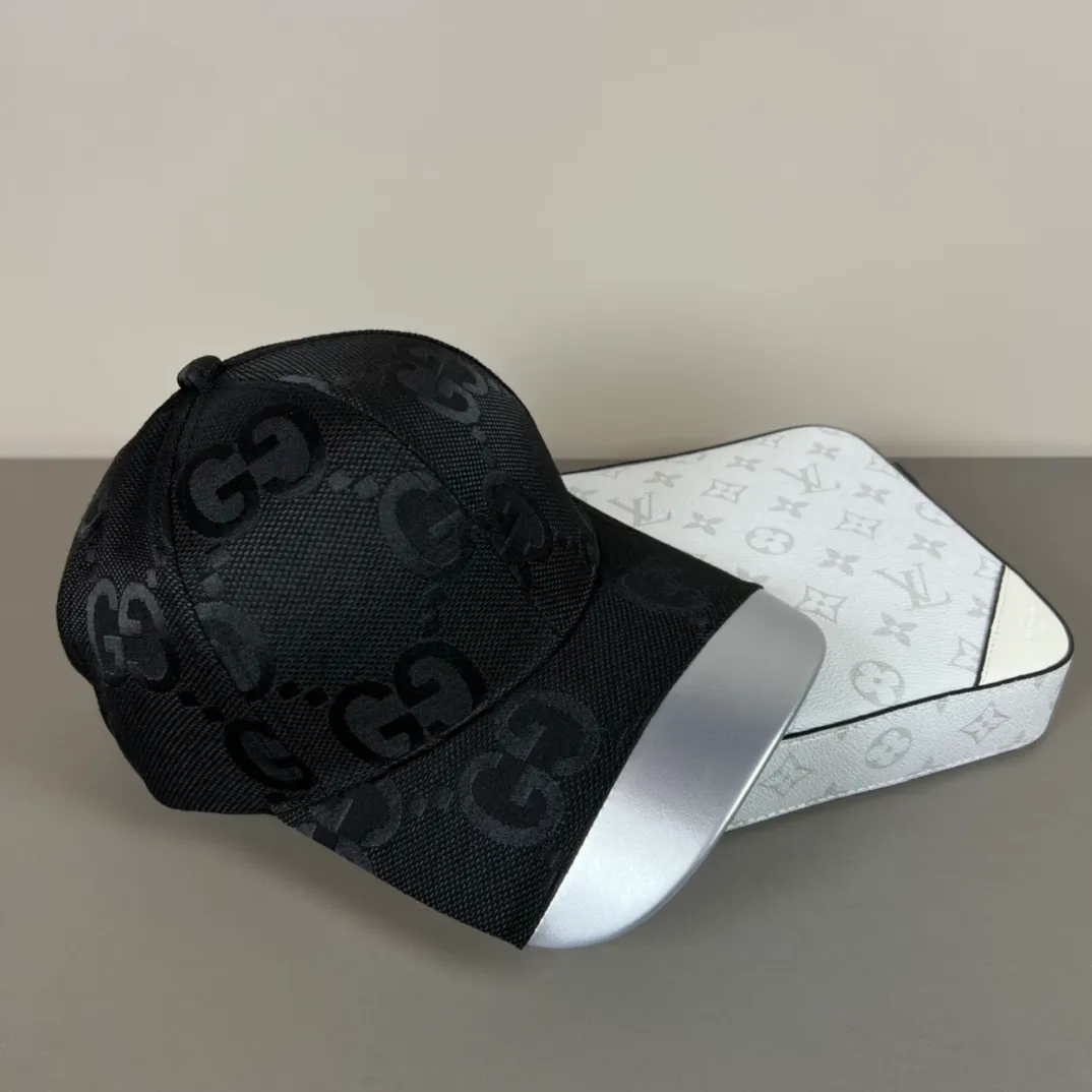 P56💰Gucci Baseball Cap♥️GUCCI🧢Official website new product, baseball cap, original quality, hot arrival 🔥🎩 The craftsmanship is very exquisite, high-end and classy! Low-key luxury, easy to carry! Running volume!