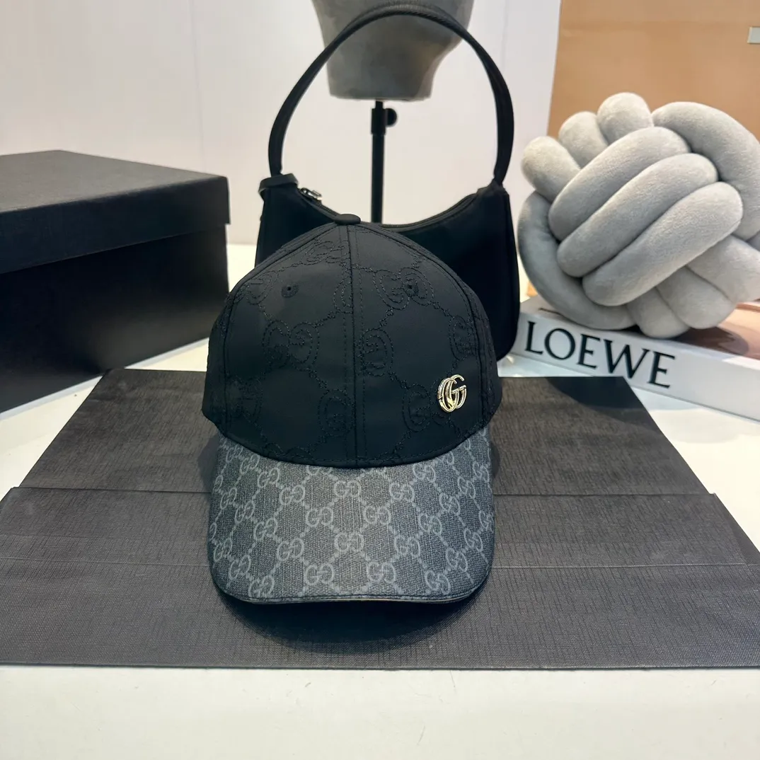 P56 New model shipped from the official website Gucci's latest original baseball cap, large double G, customized at the counter with 1:1 mold opening, light and breathable! Basic head circumference 56, adjustable patch
