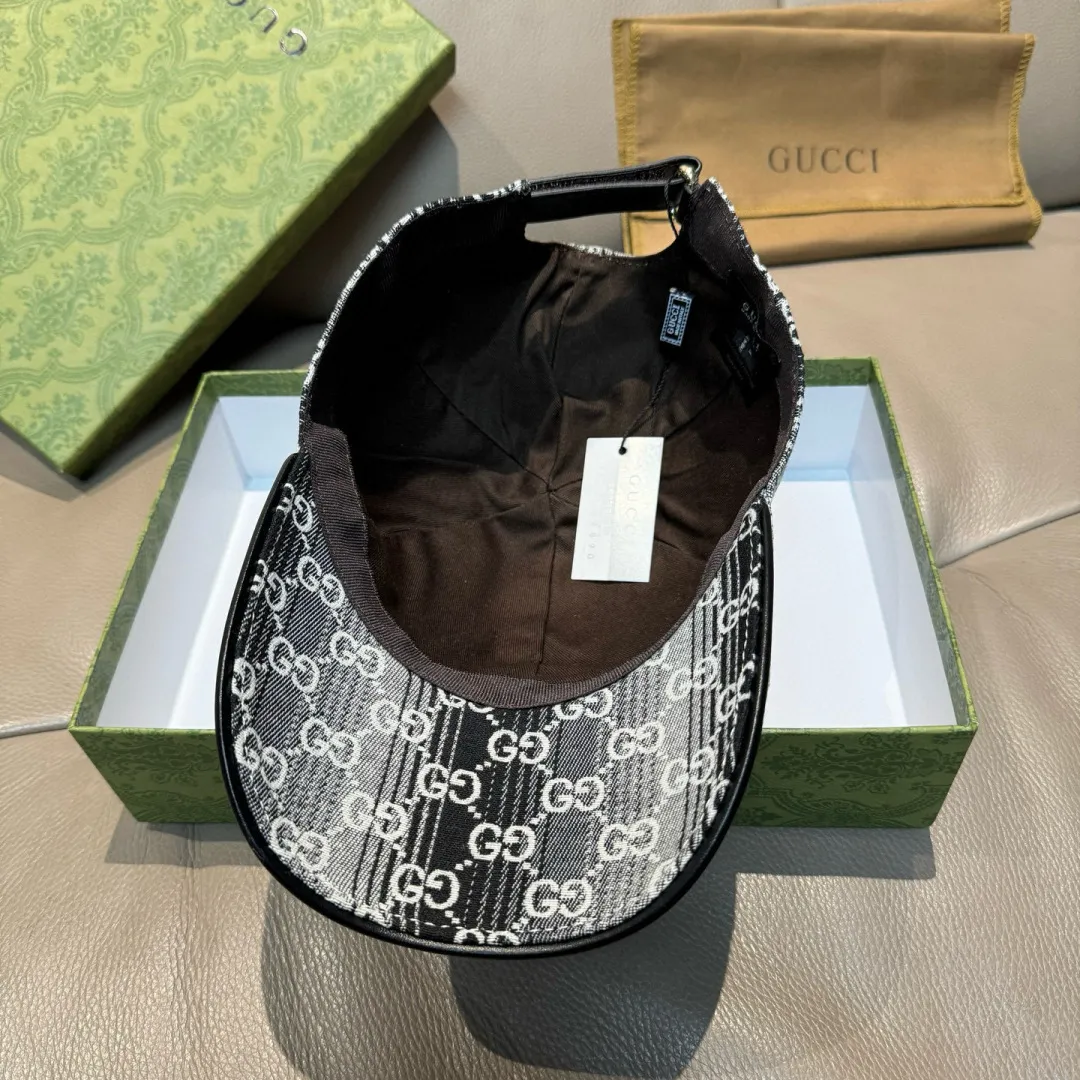 p90, Gucci (Gucci) new original baseball cap, gradient candy double G, 1:1 mold opening and customization at the counter! Original denim fabric + first-layer cowhide, light and breathable! Actual photo, suitable for men and women, basic head circumference 56cm, adjustable patch.