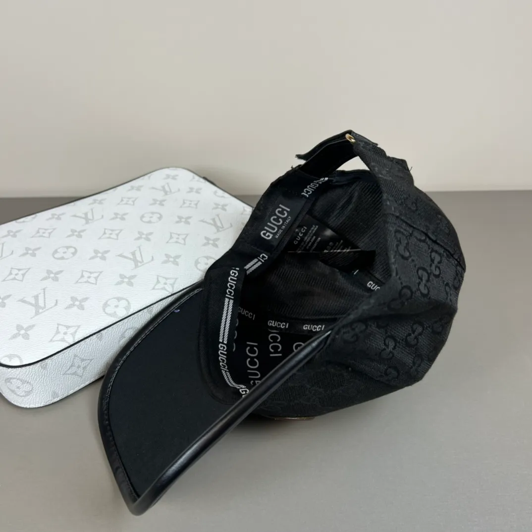 P56💰Gucci Baseball Cap♥️GUCCI🧢Official website new product, baseball cap, original quality, hot arrival 🔥🎩 The craftsmanship is very exquisite, high-end and classy! Low-key luxury, easy to carry! Running volume!