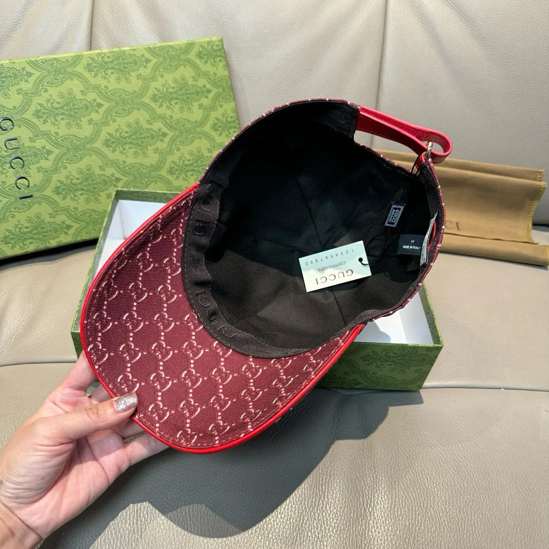p90, Gucci (Gucci) new original baseball cap, silk screen logo, 1:1 mold opening and customization at the counter, original canvas fabric + first layer of cowhide, pure cotton lining, light and breathable! The quality is great, the basic head circumference is 56cm, and the patch is adjustable.