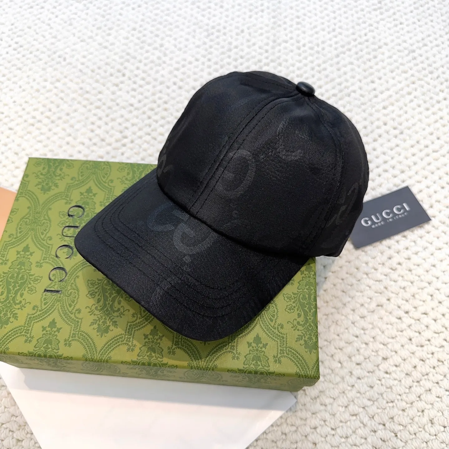 P60 original quality GUCCI Gucci baseball cap🧢Official website new product Gucci baseball cap🧢hot coming soon. The craftsmanship is very exquisite, high-end and classy! Low-key luxury, easy to carry! Running volume!