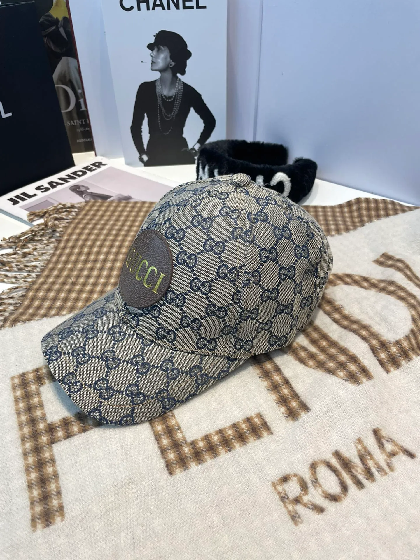 P60 The new Gucci baseball cap from the official website for the spring of 2023. The original quality is very popular. 🔥🎩 The craftsmanship is very exquisite and it is high-end and classy! Low-key luxury, easy to carry! Running volume! Excellent quality 👍 Fashionable and versatile