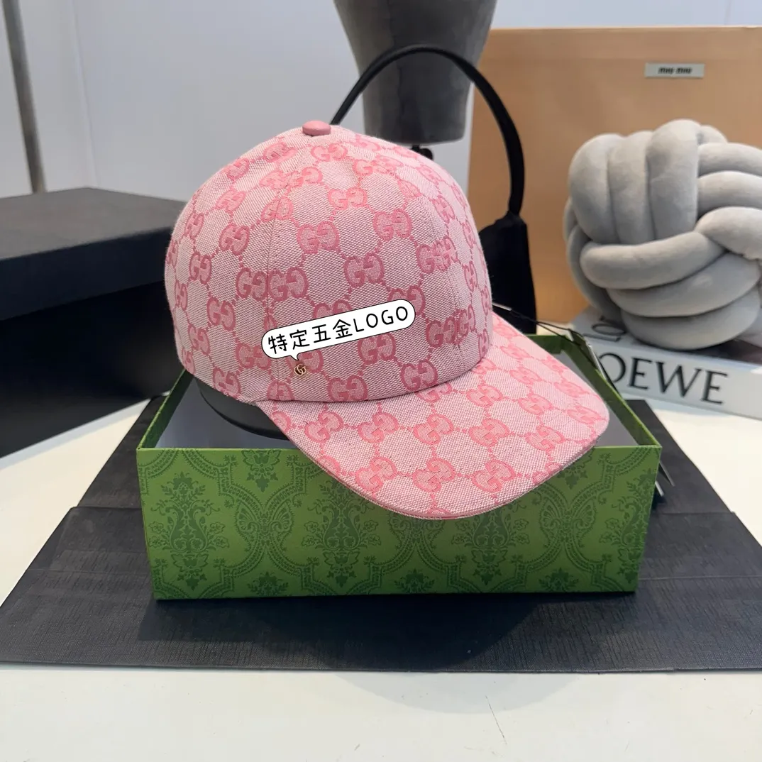 P240 Gucci Baseball Cap🧢Gucci’s classic pattern shines in this fashionable item embellished with the brand’s logo. This baseball cap is crafted from the brand's recognizable GG canvas fabric, with tonal leather details and an adjustable buckle adding to the appeal. Product details ·Pink GG canvas ·Pink leather piping ·Cotton and linen lining ·Adjustable Velcro closure ·70% cotton, 30% polyester; 65% cotton, 35% linen (lining); 55% cotton, 45% viscose (inside); Cow leather (detail); Cow leather (leather piping)