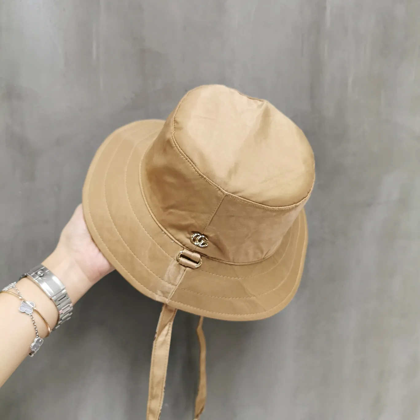 Special batch of 64 GUCCI 2020 men's and women's double-sided strap bucket hats, new personalized design, straps can be moved on both sides, satin ➕ presbyopia combination, versatile and fashionable! One side can be worn in all seasons! Head circumference:57cm