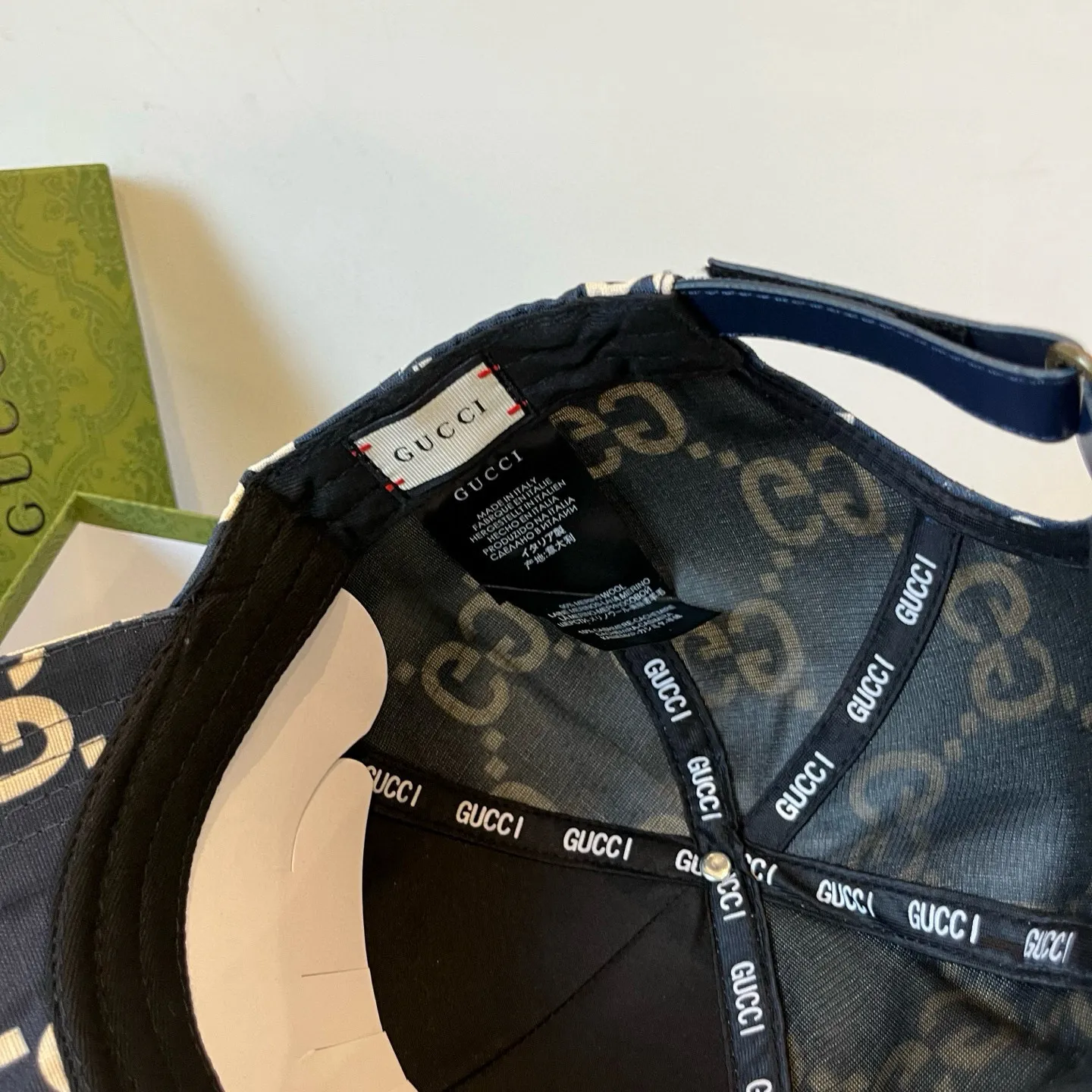 P60 Gucci Baseball Cap♥️GUCCI🧢New product from the official website, baseball cap, original quality, very popular 🔥🎩 The craftsmanship is very exquisite, high-end and classy! Low-key luxury, easy to carry! Running volume!