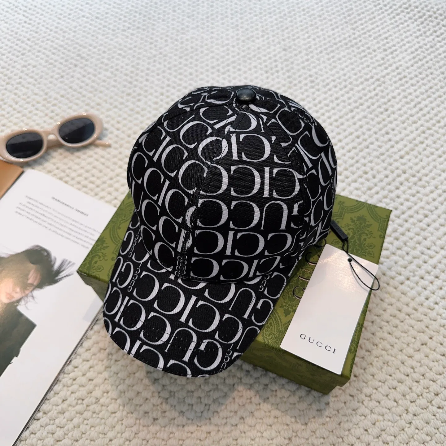 P56💰GUCCI baseball cap, new product from the official website, baseball cap, original quality, hot arrival 🔥🎩 The craftsmanship is very exquisite, high-end and classy! Low-key luxury, easy to carry! Running volume!