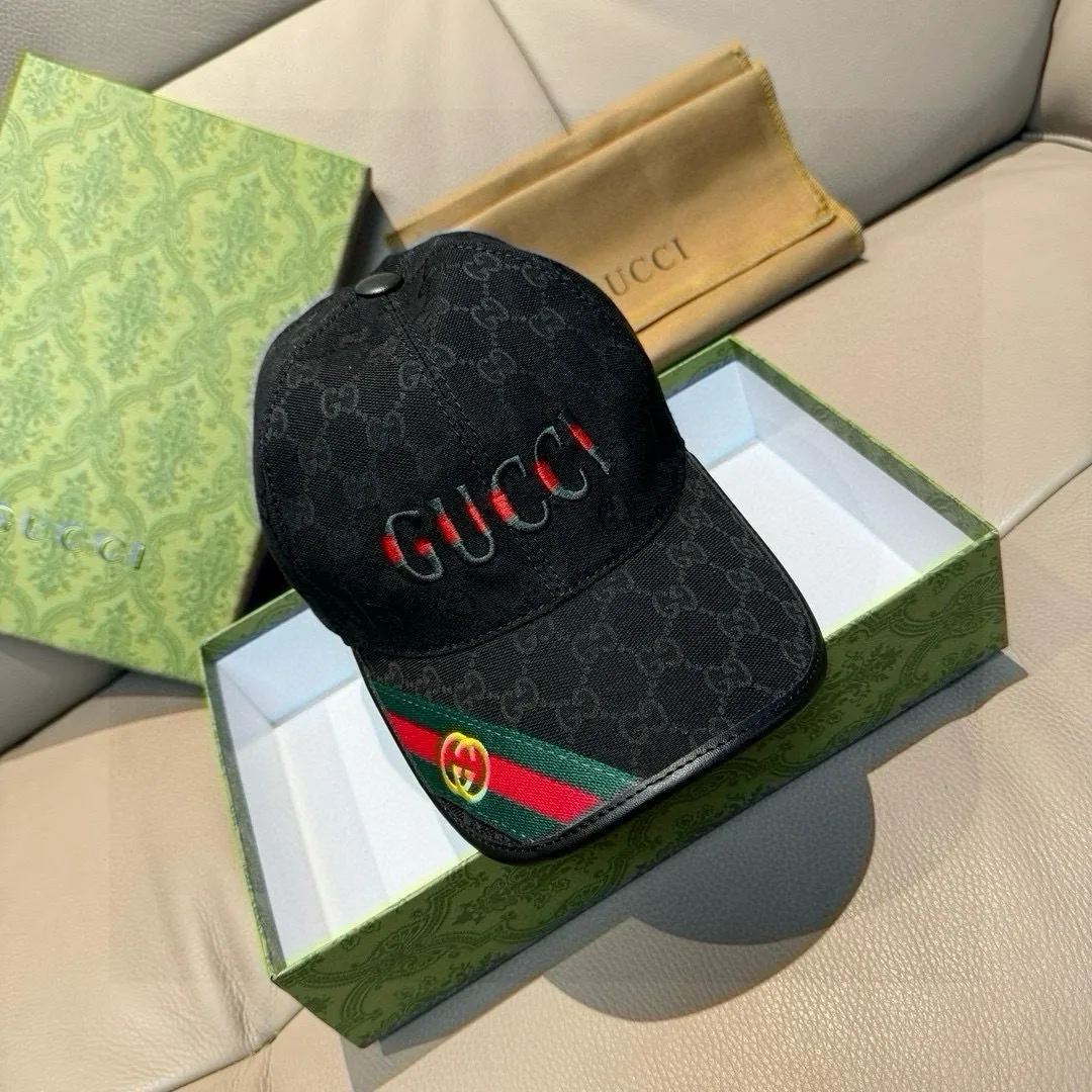 P90, Gucci's new original baseball cap, double G webbing. 1:1 mold customization, heavy embroidery, details comparable to those at counters, original canvas fabric + first layer cowhide, excellent quality! The first choice for handsome men and beautiful women, fashionable and versatile. The basic head circumference is 56cm, and the patch is adjustable.