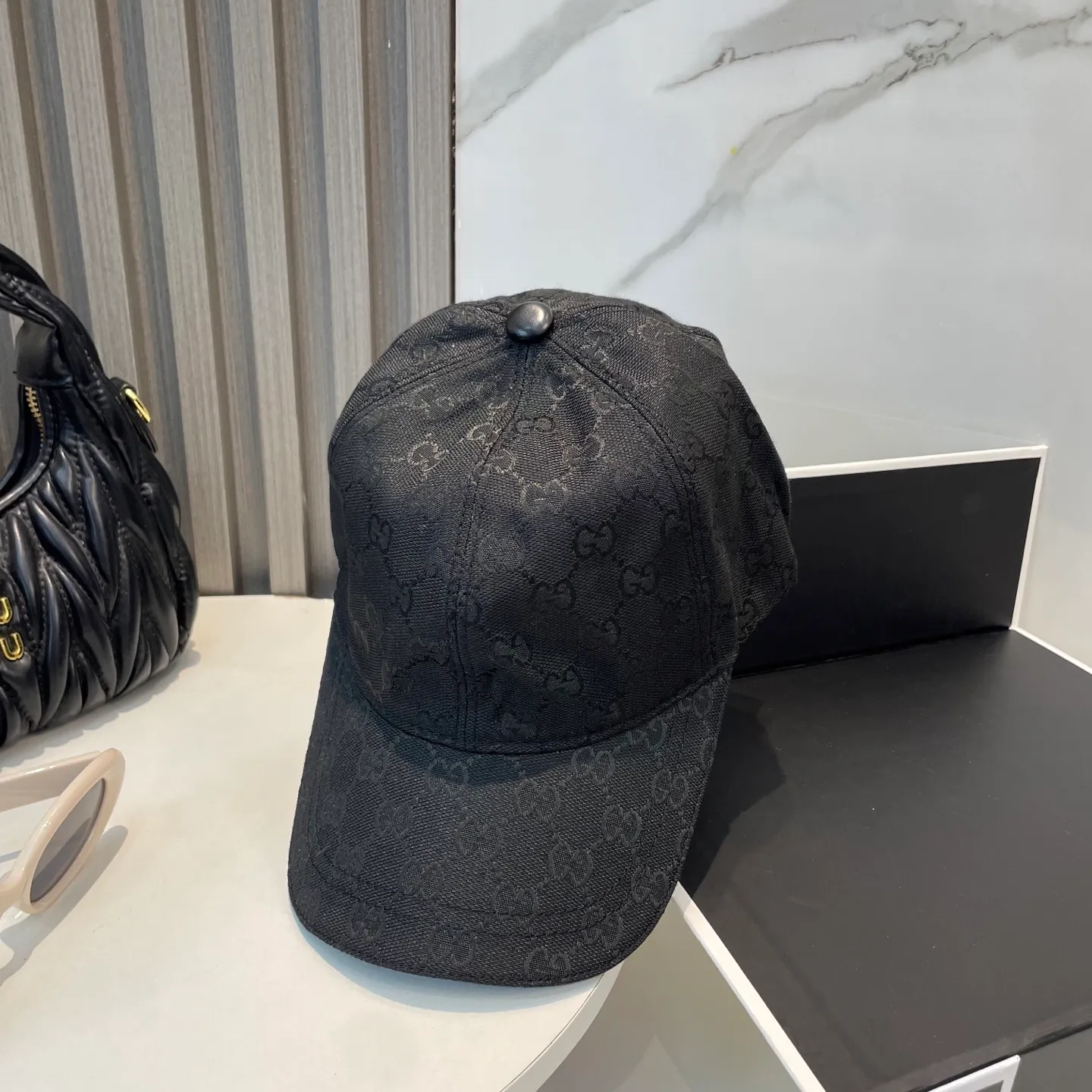 P60 Gucci (Gucci) classic original baseball cap😍Customized with 1:1 mold opening at the counter, the highest version, the original canvas is light and breathable! Photographed in real life, suitable for men and women in all seasons, basic head circumference 56cm, adjustable patches.