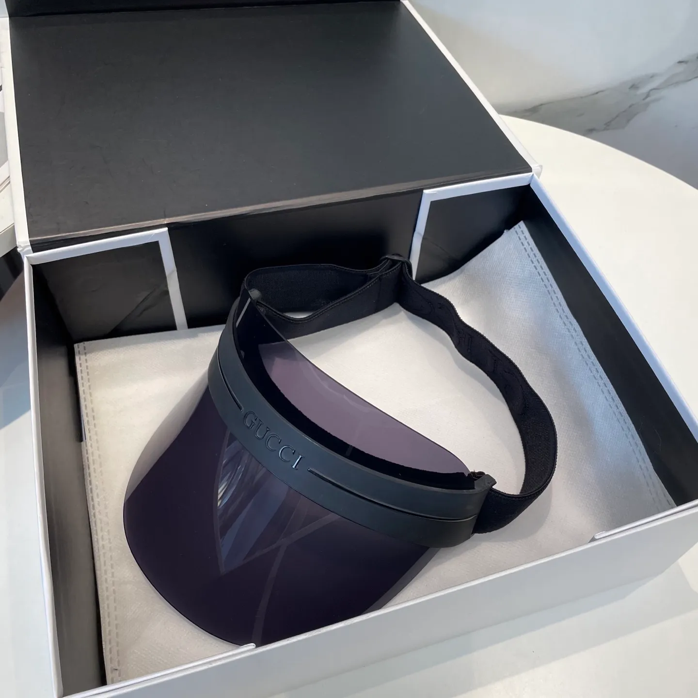 P90 is in stock and shipped in seconds. Gucci’s hot-selling glasses hat is finally here. Sun visor is a revolution in summer! The only fashionable sun hat that blocks UV rays and dark spots, becomes a new weapon to save your skin, and is so fashionable and versatile! The latest dior sun hat! Stylish, good-looking and sun-protective! This color is hard to find at counters