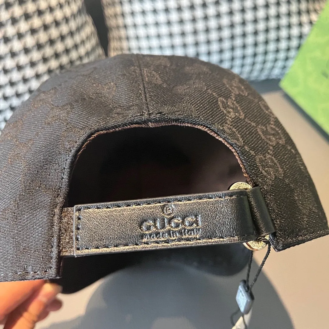 🉐️90 new model shipped, Gucci (Gucci) new original baseball cap, heavy embroidery, 1:1 mold customization, details comparable to counters, original canvas + first-layer cowhide, pure cotton lining, great quality! The first choice for handsome men and beautiful women, fashionable and versatile. Basic head circumference 56, adjustable patch