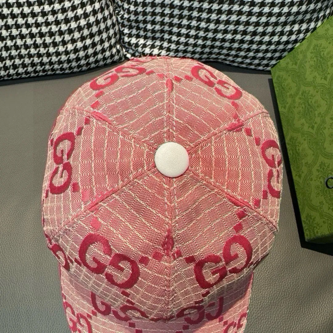 p90 New model shipped from official website. Gucci's latest original baseball cap, large double G, 1:1 mold customization at the counter, perfect alignment, original canvas fabric + first-layer cowhide, light and breathable! The basic head circumference is 56cm, and the patch is adjustable.