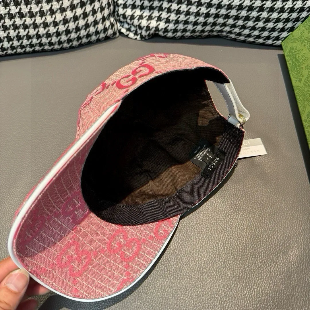 p90 New model shipped from official website. Gucci's latest original baseball cap, large double G, 1:1 mold customization at the counter, perfect alignment, original canvas fabric + first-layer cowhide, light and breathable! The basic head circumference is 56cm, and the patch is adjustable.