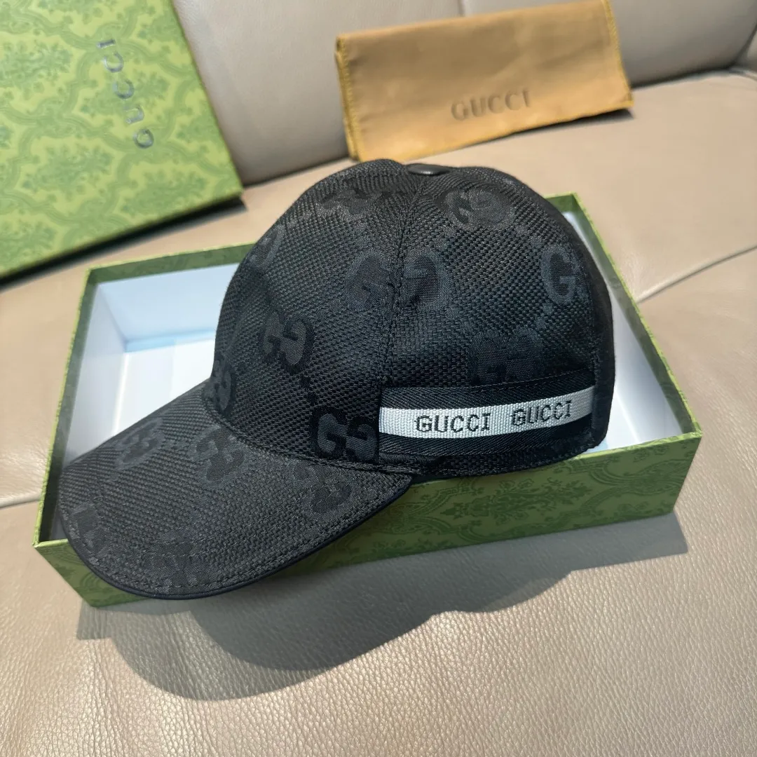 p90., Gucci Gucci’s new original baseball cap, large double G, 1:1 mold opening and customization at the counter, perfect matching pattern, original canvas fabric + first-layer cowhide, light and breathable! The basic head circumference is 56cm, and the patch is adjustable.