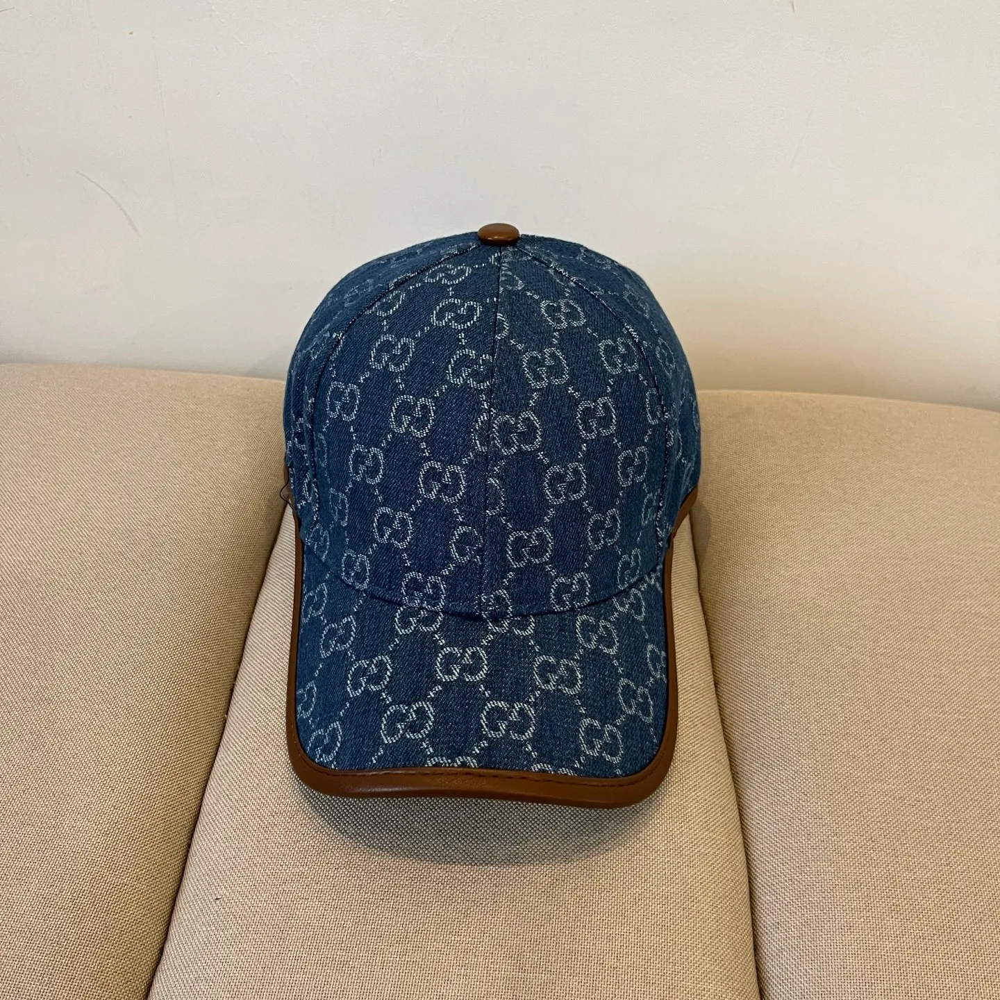 P56 Gucci Baseball Cap♥️GUCCI🧢New product from the official website, baseball cap, original quality, hot arrival 🔥🎩 The craftsmanship is very exquisite, high-end and classy! Low-key luxury, easy to carry! Running volume!