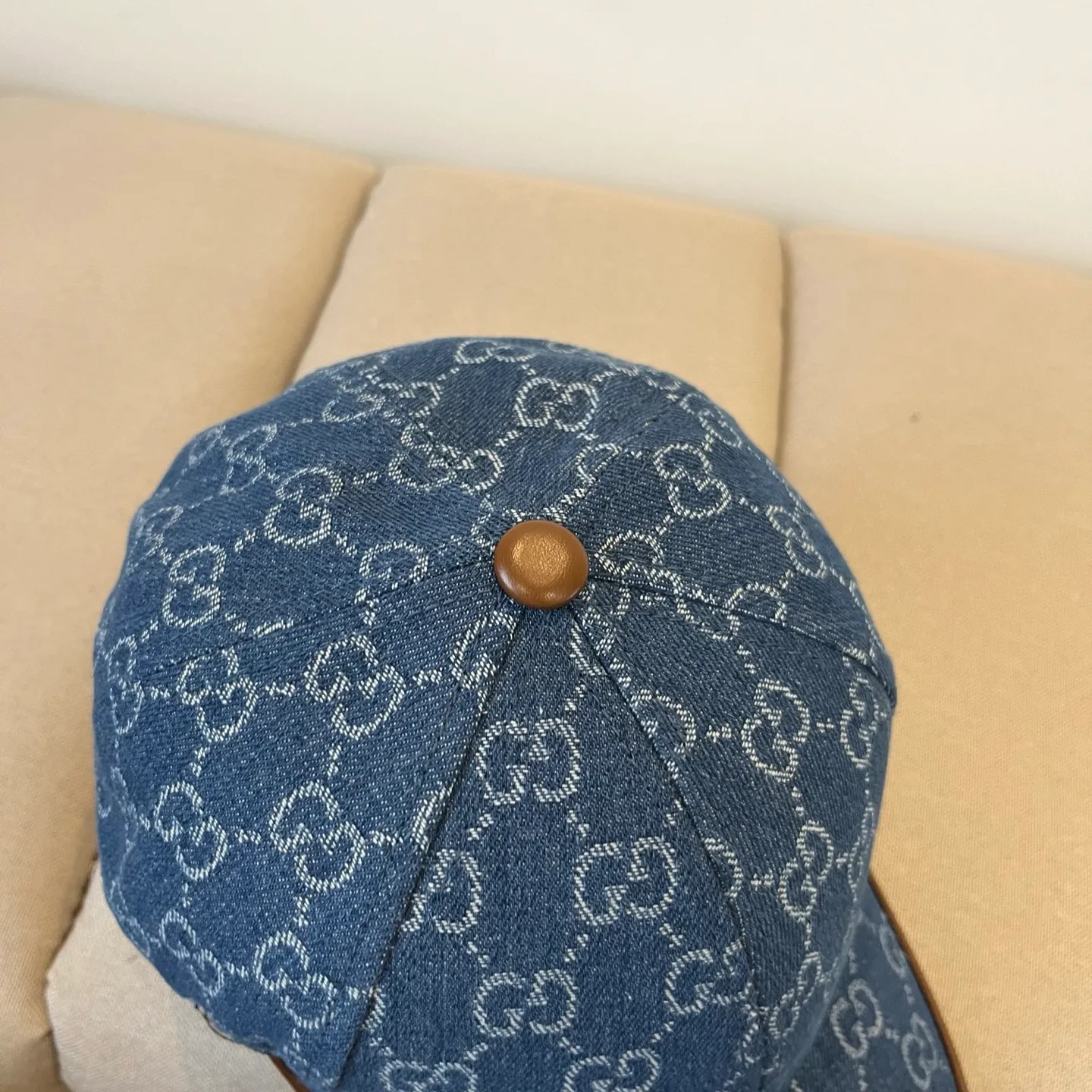 P56 Gucci Baseball Cap♥️GUCCI🧢New product from the official website, baseball cap, original quality, hot arrival 🔥🎩 The craftsmanship is very exquisite, high-end and classy! Low-key luxury, easy to carry! Running volume!