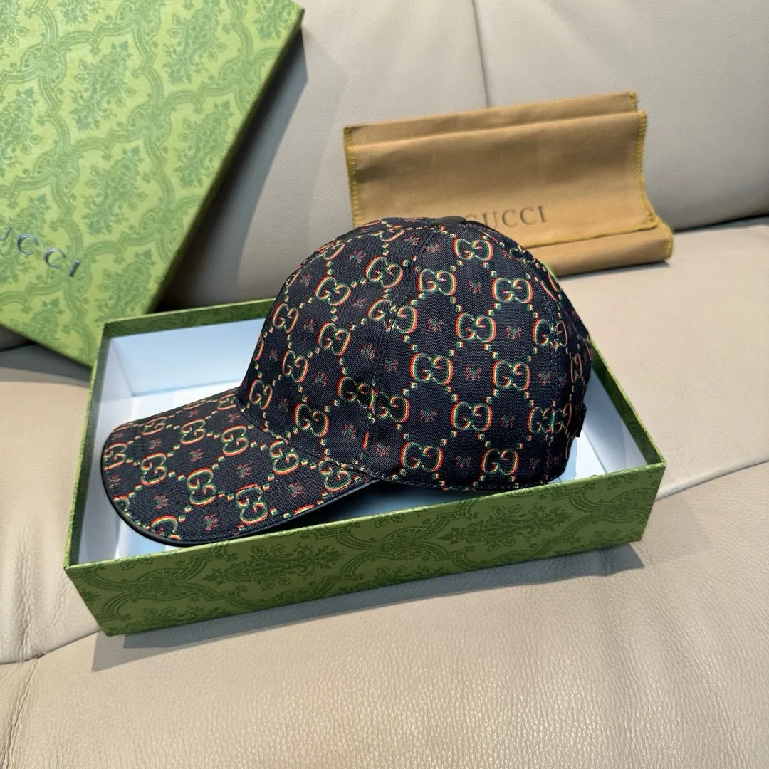 P90 new model shipped, Gucci (Gucci) new original baseball cap, double G insect print, counter 1:1, imported canvas + first layer cowhide, popular for purchasing, versatile style for men and women, great quality! The basic head circumference is 56cm, and the patch is adjustable.